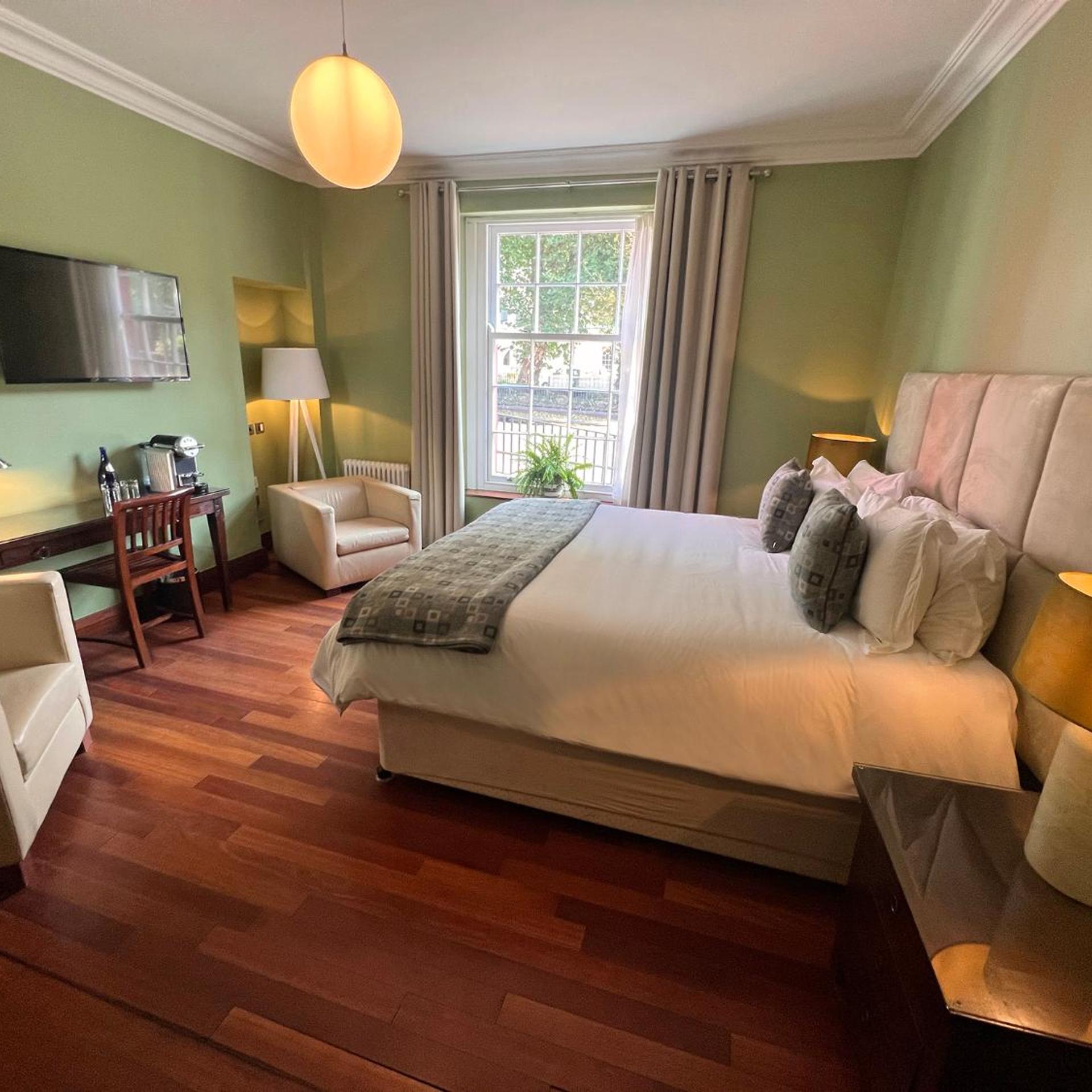 Superior, Town House, King Bed, Accessible