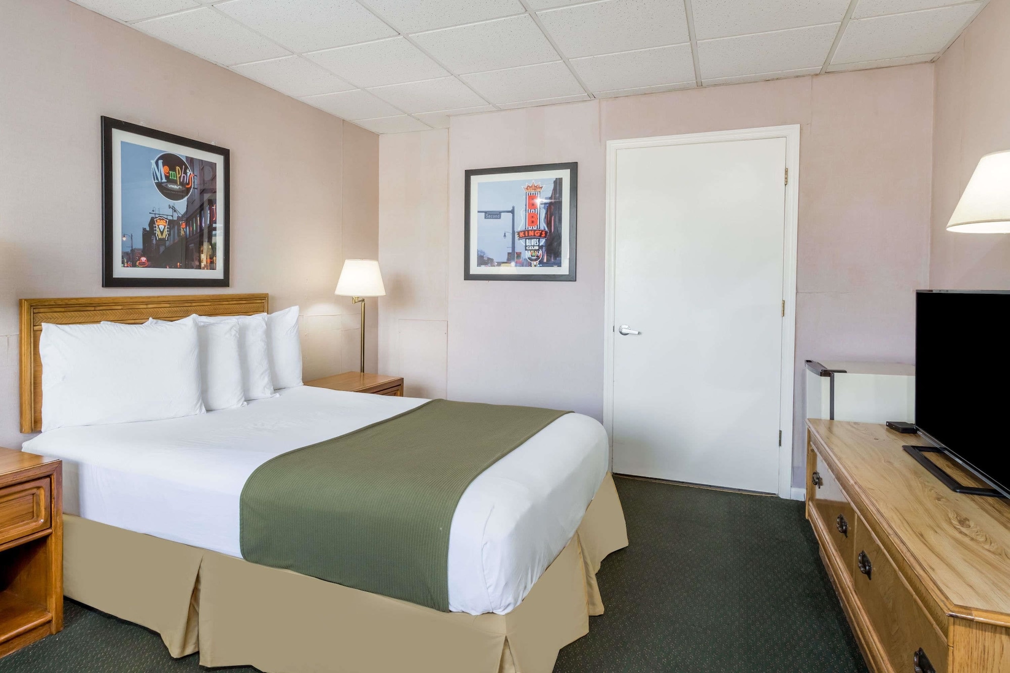 غرفة قياسية بسرير كوين، Days Inn By Wyndham Bedford 2/2