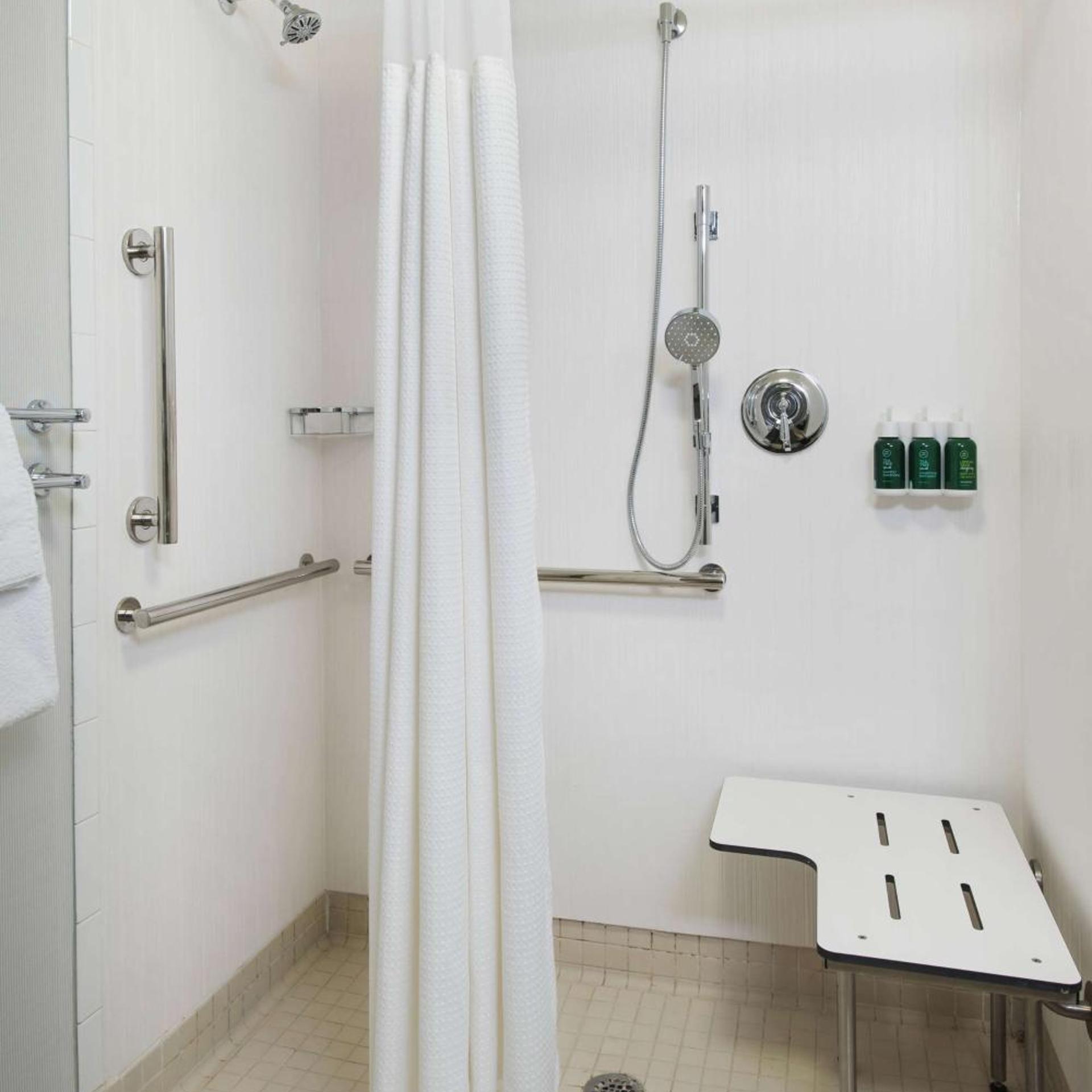 جناح بسرير كوين بغرفتي نوم لذوي الإعاقة، Sonesta Es Suites Birmingham Homewood 2/2
