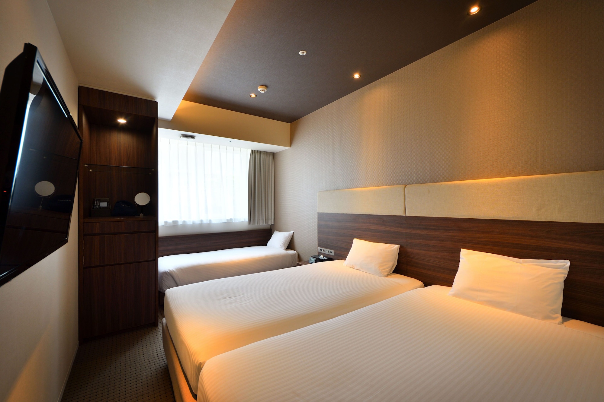 Room, Triple, Twin Beds, Sofa