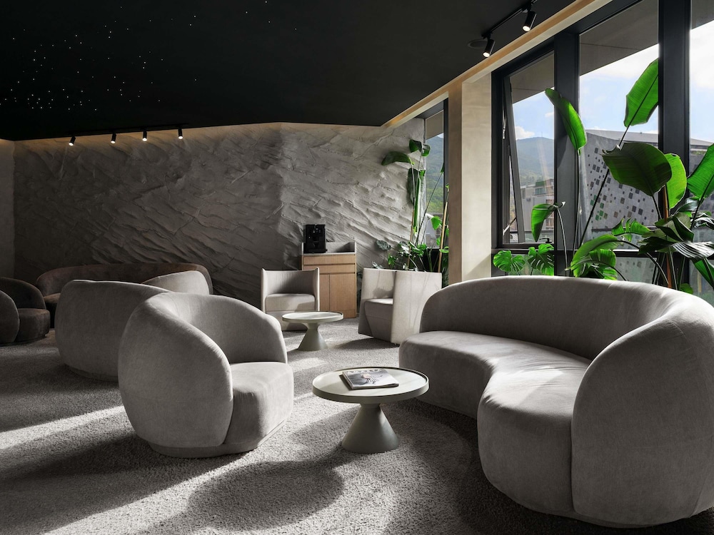 Pullman Tbilisi Axis Towers 29/45