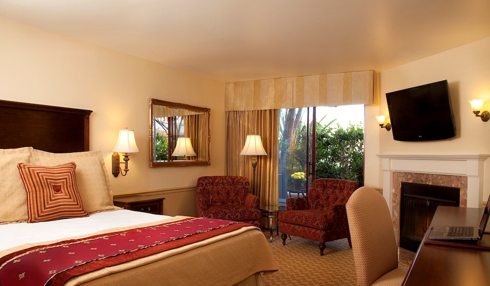 DELUXE, KING BED