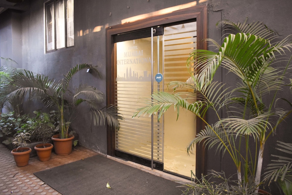 Hotel Mumbai International 16/22