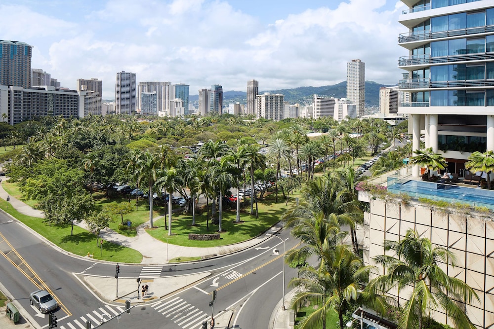 OUTRIGGER Reef Waikiki Beach Resort 4/86