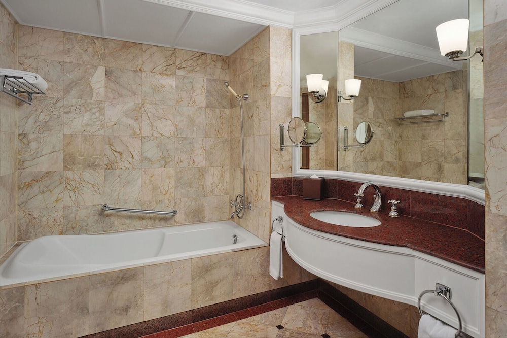 DELUXE, KING BED, CITY VIEW
