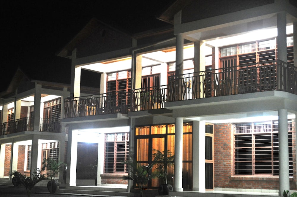 Quiet Haven Hotel 3/50