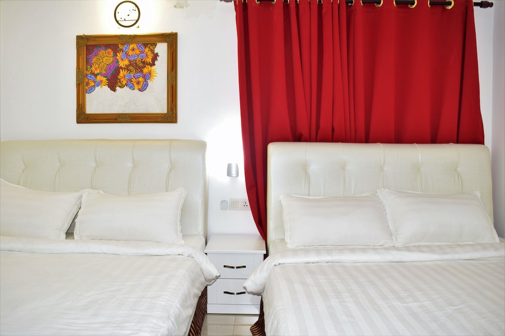 S Rose Hotel 29/39