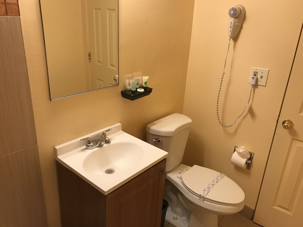 Budget Inn of America 24/65