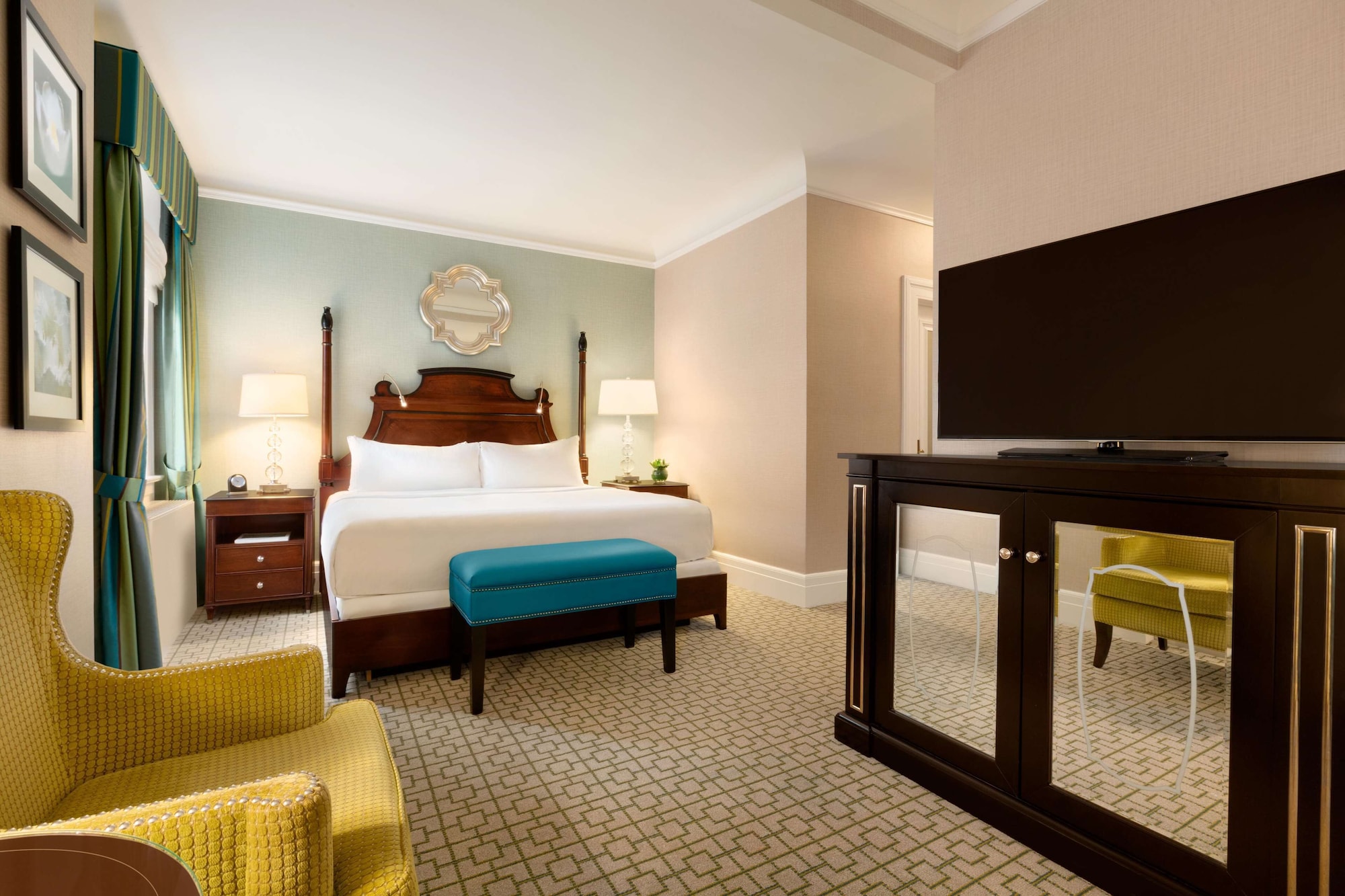 JUNIOR SUITE, QUEEN BED