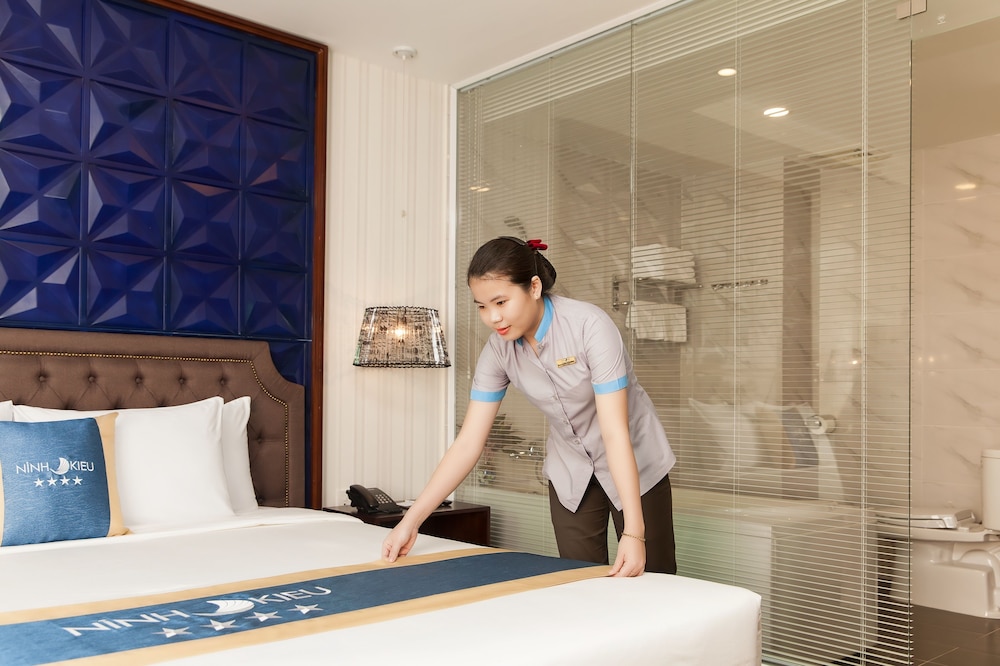 Ninh Kieu Riverside Hotel 27/70