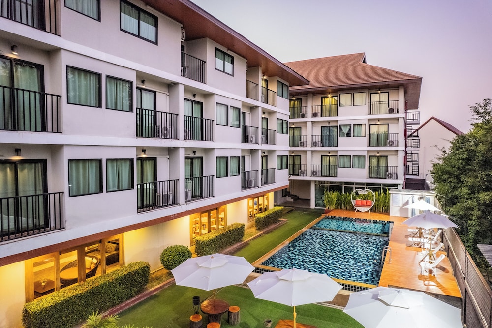 Huen Jao Ban Hotel 10/69