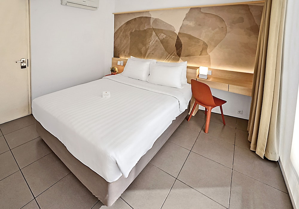 DELUXE, DOUBLE BED