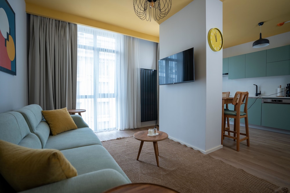 Bird Nest Suites 31/47