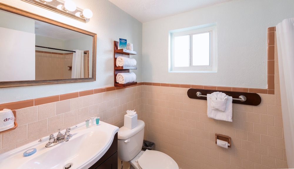 Creekside Inn Islamorada 36/45