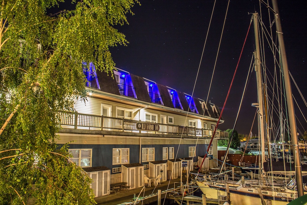 Old Harbor Inn 4/50