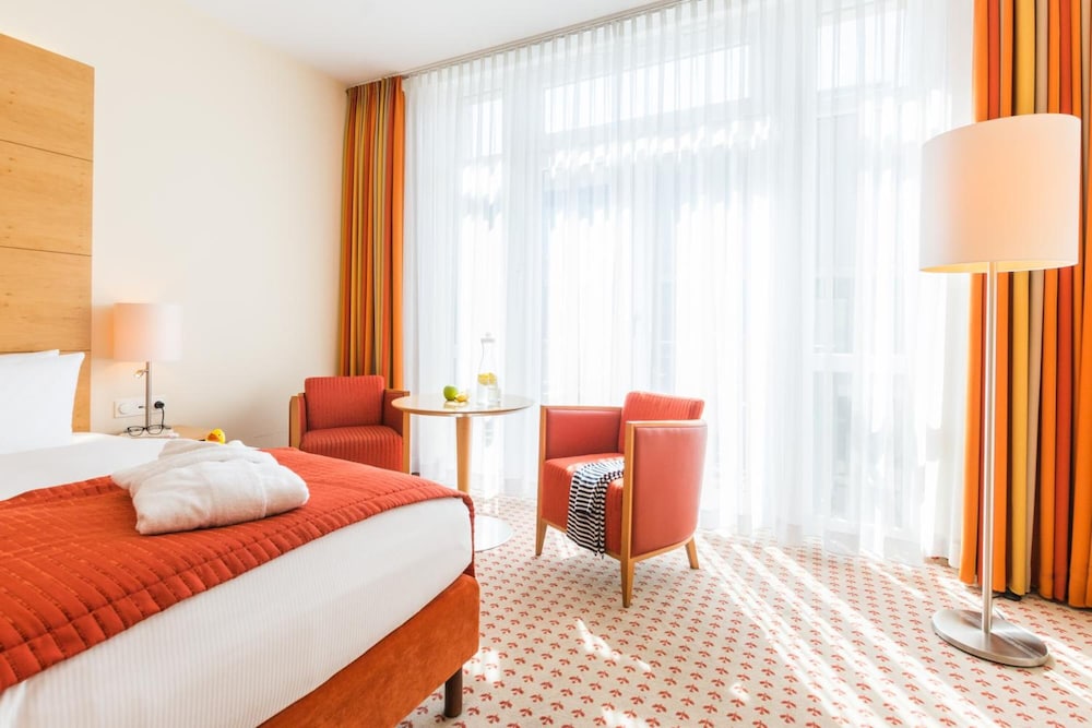 Park-Hotel Hübner 12/64