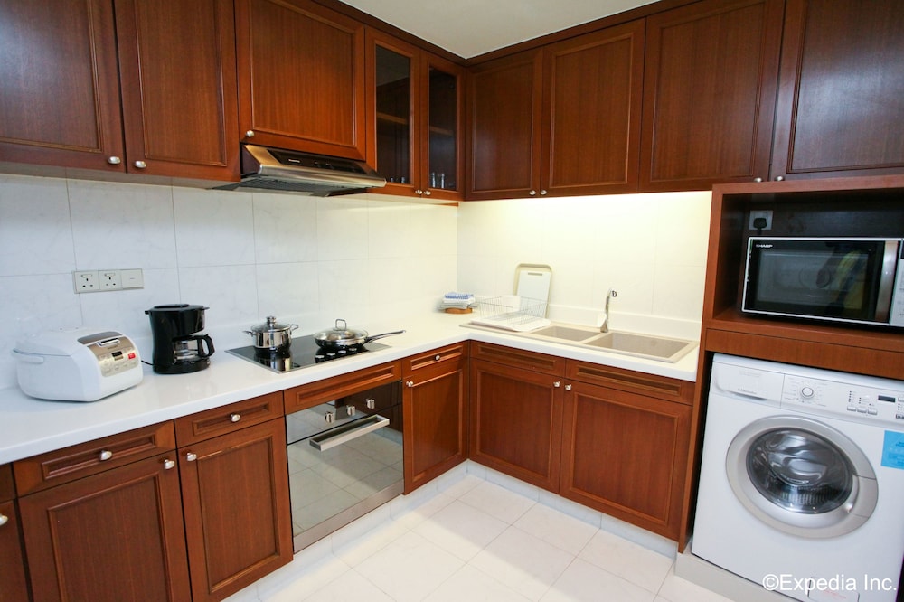 TREETOPS EXECUTIVE RESIDENCES 58/71