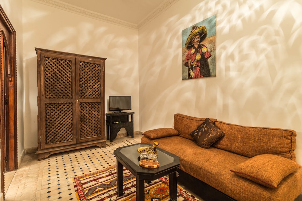 RIAD NASREEN 43/76