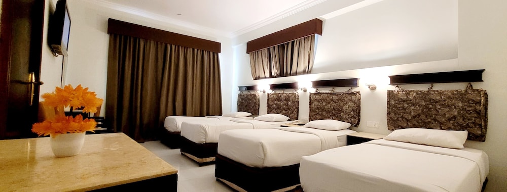 ROOM, QUADRUPLE, POOL ACCESS
