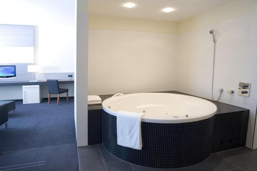 NOVINA HOTEL HERZOGENAURACH HERZO-BASE 66/66