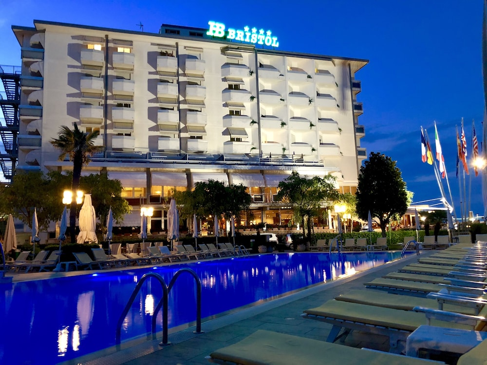 Hotel Bristol 4/69