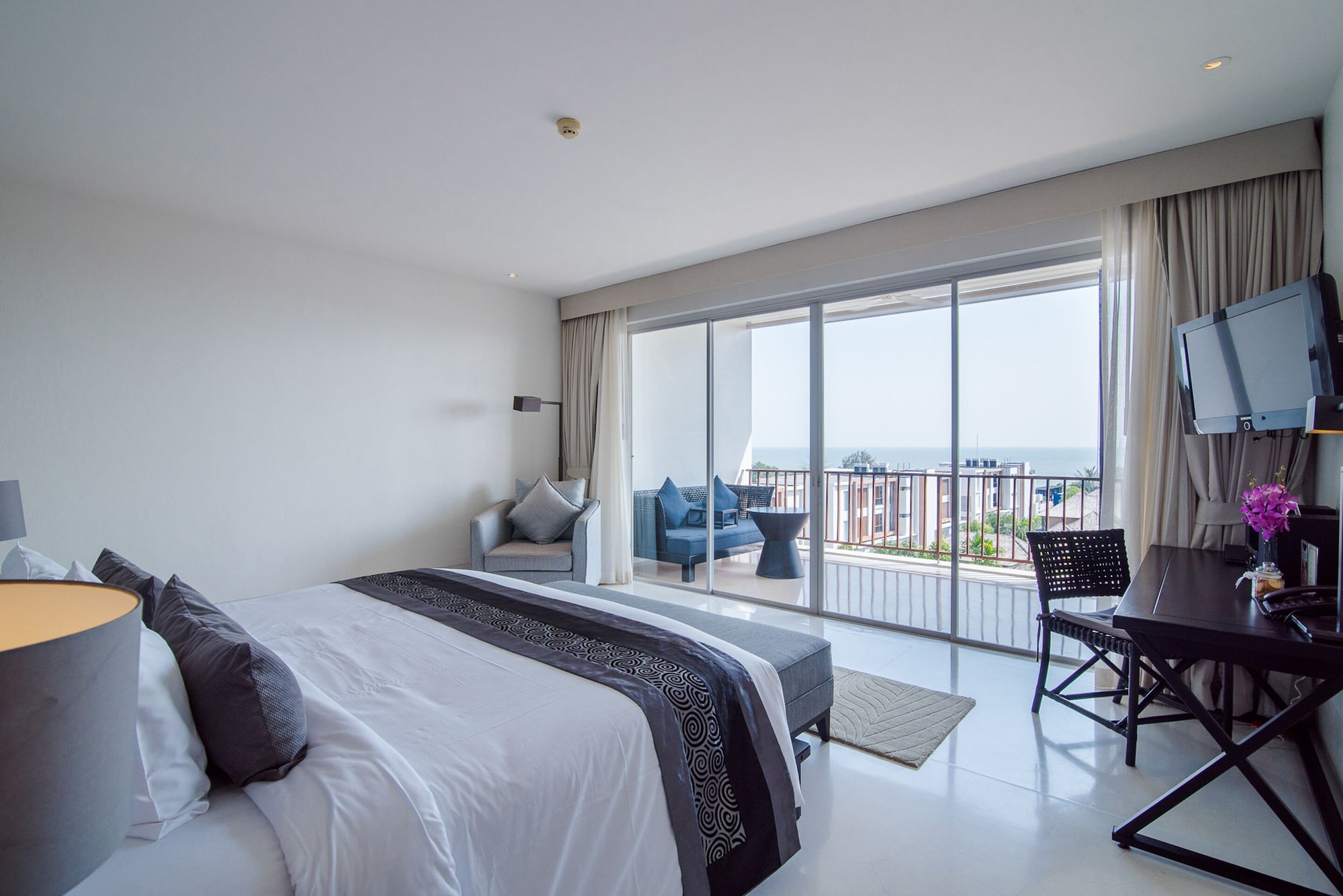 DELUXE, SEA VIEW