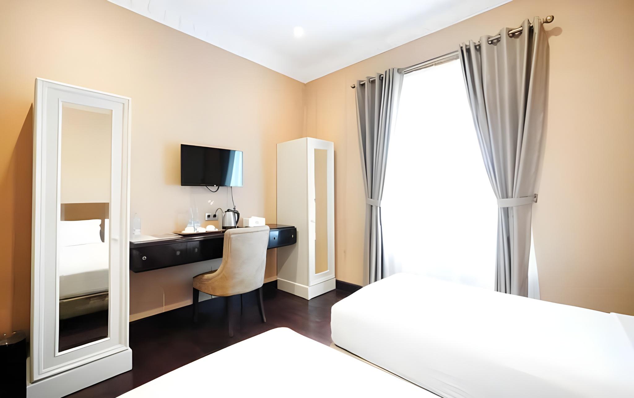 Standard, Twin Beds