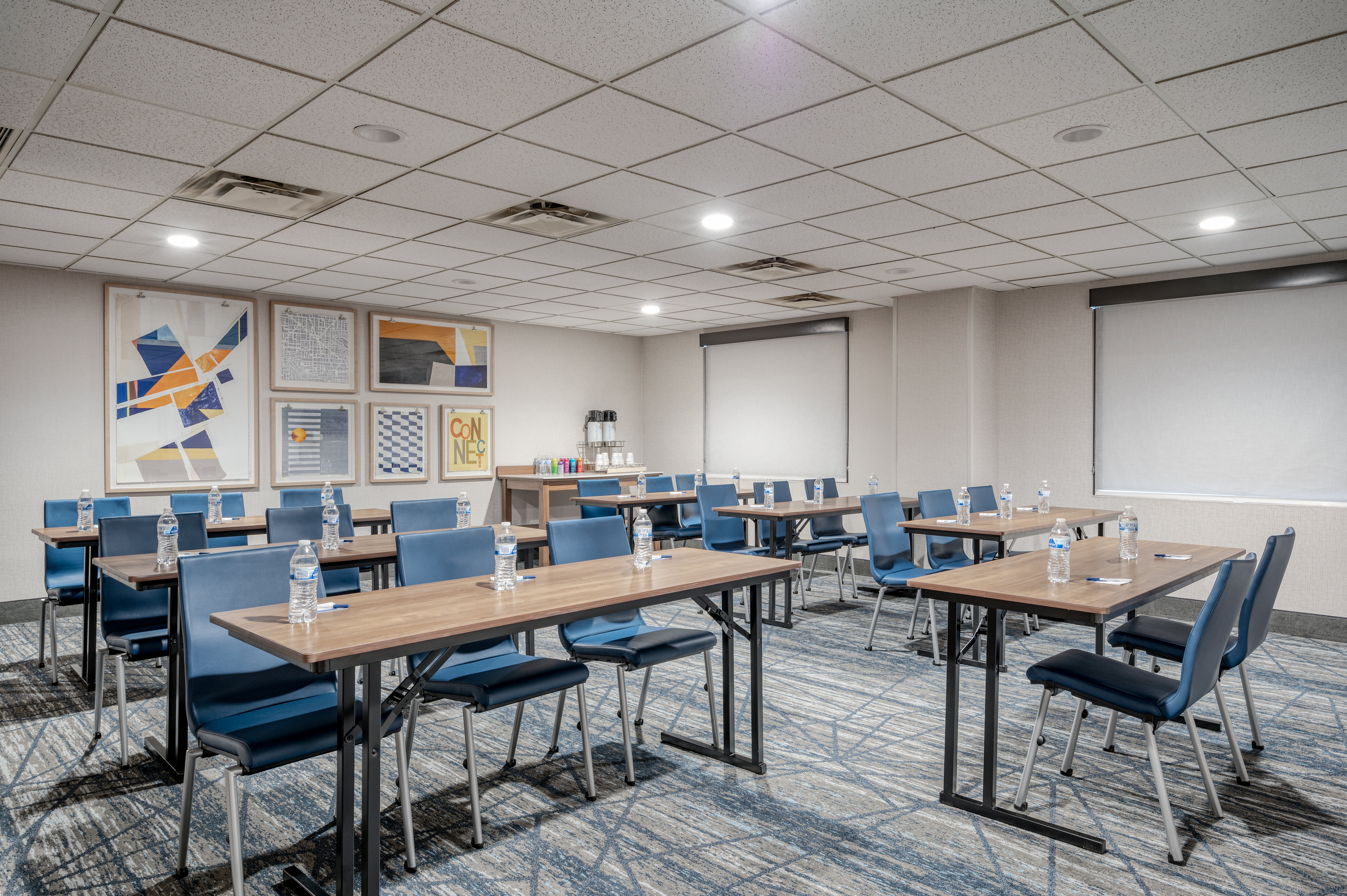 Holiday Inn Express & Suites Columbus Airport 42/50