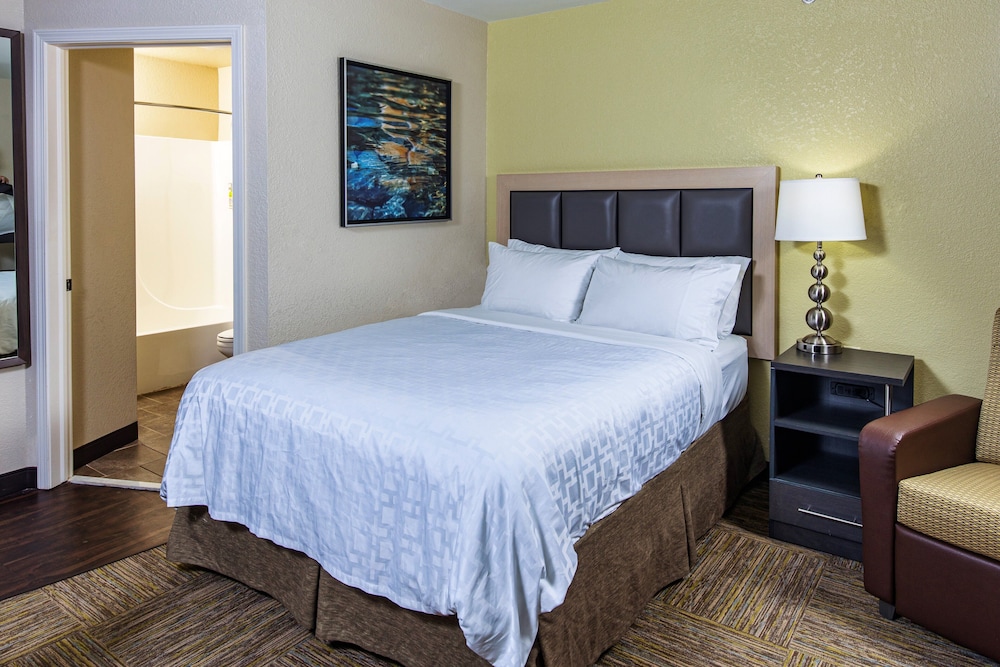 Candlewood Suites Appleton 6/38