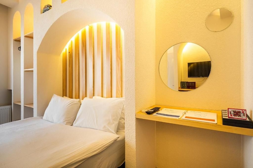 Hotel Emir 25/50