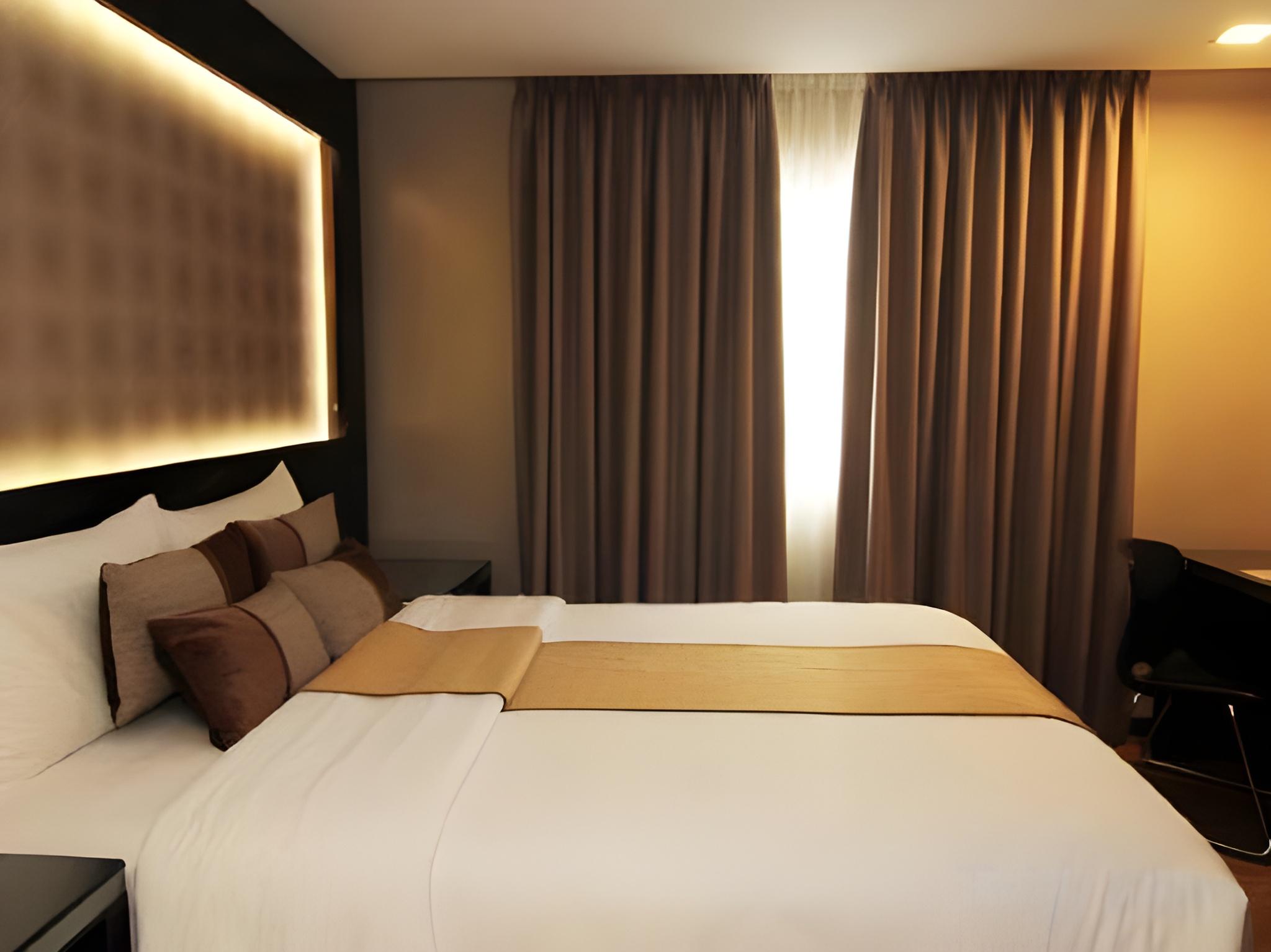 IMPERIAL, SUITE, WEST WING