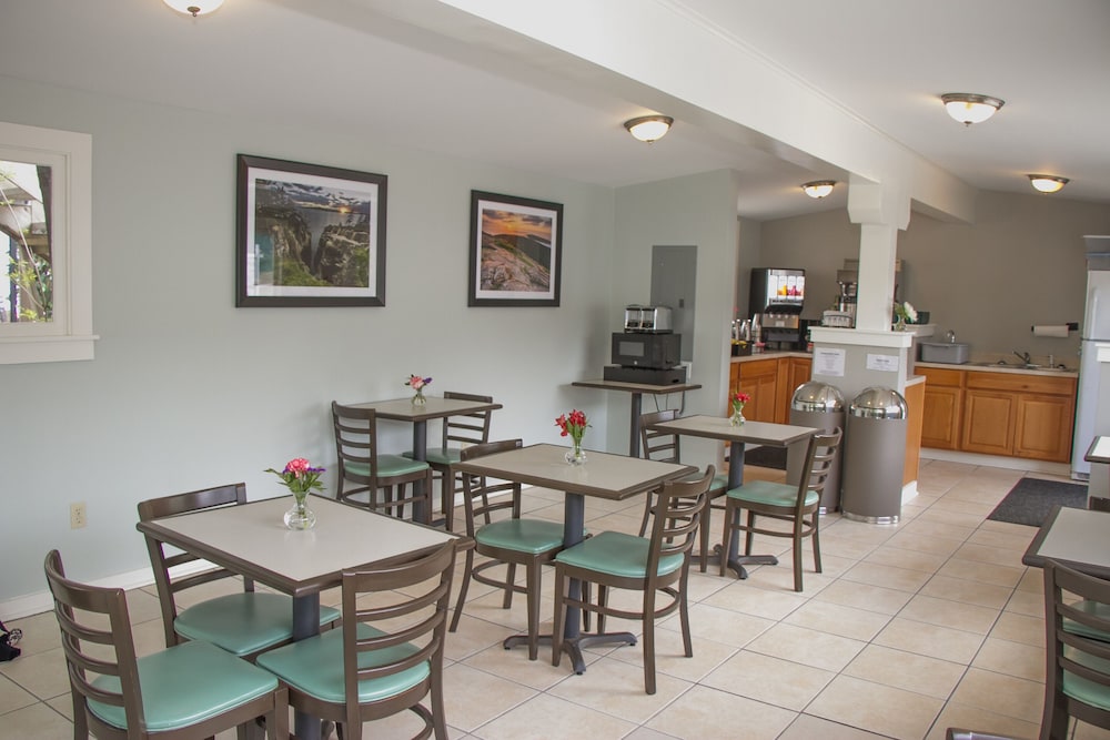 Bar Harbor Villager Motel 28/36