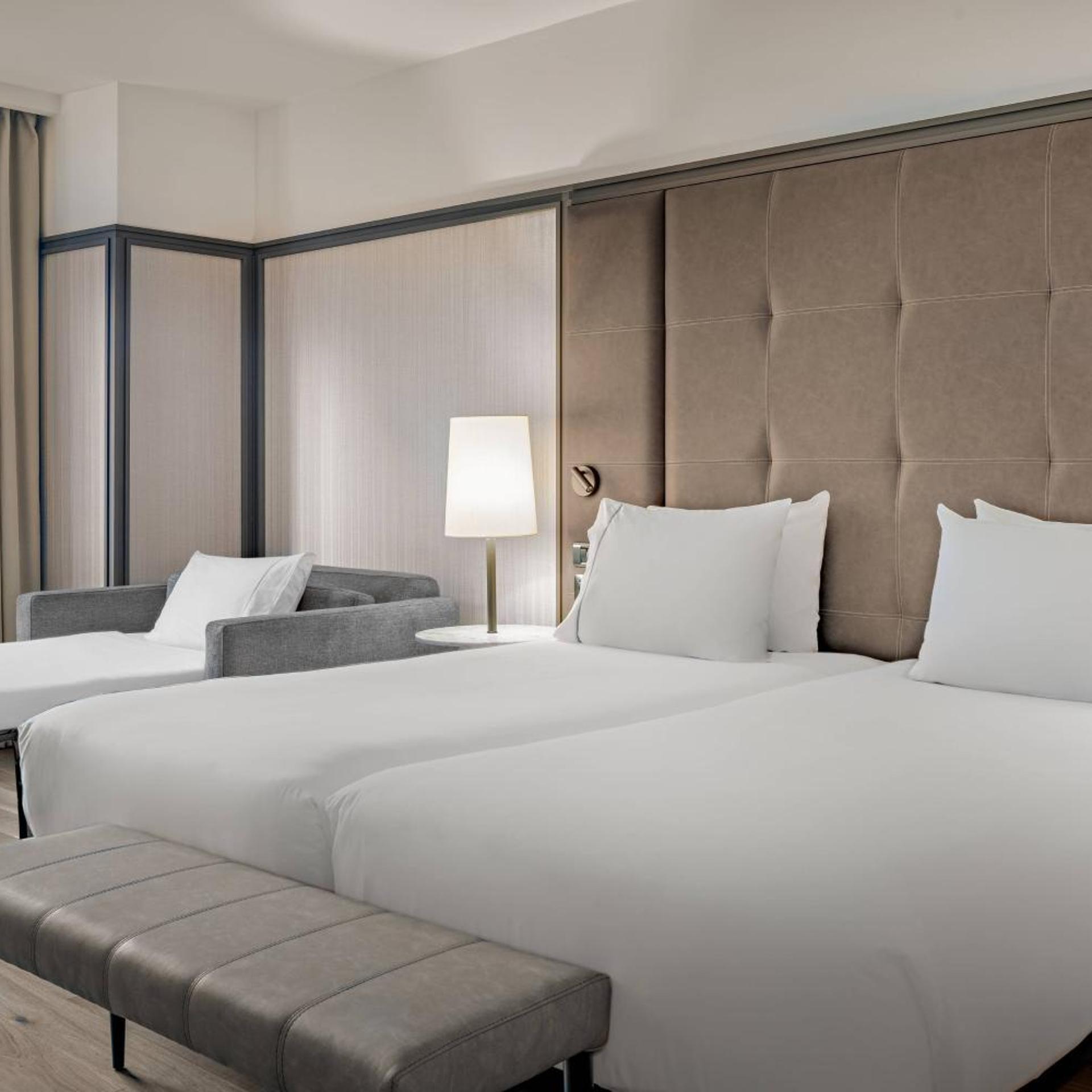 Room, Triple, Twin Beds, Sofa
