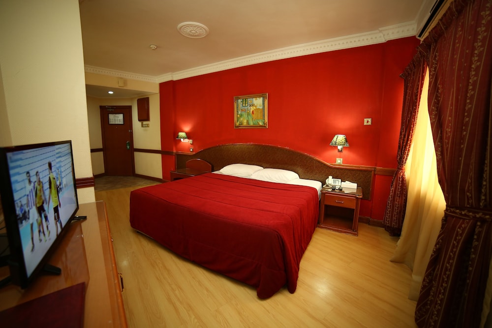ROOM, DOUBLE BED