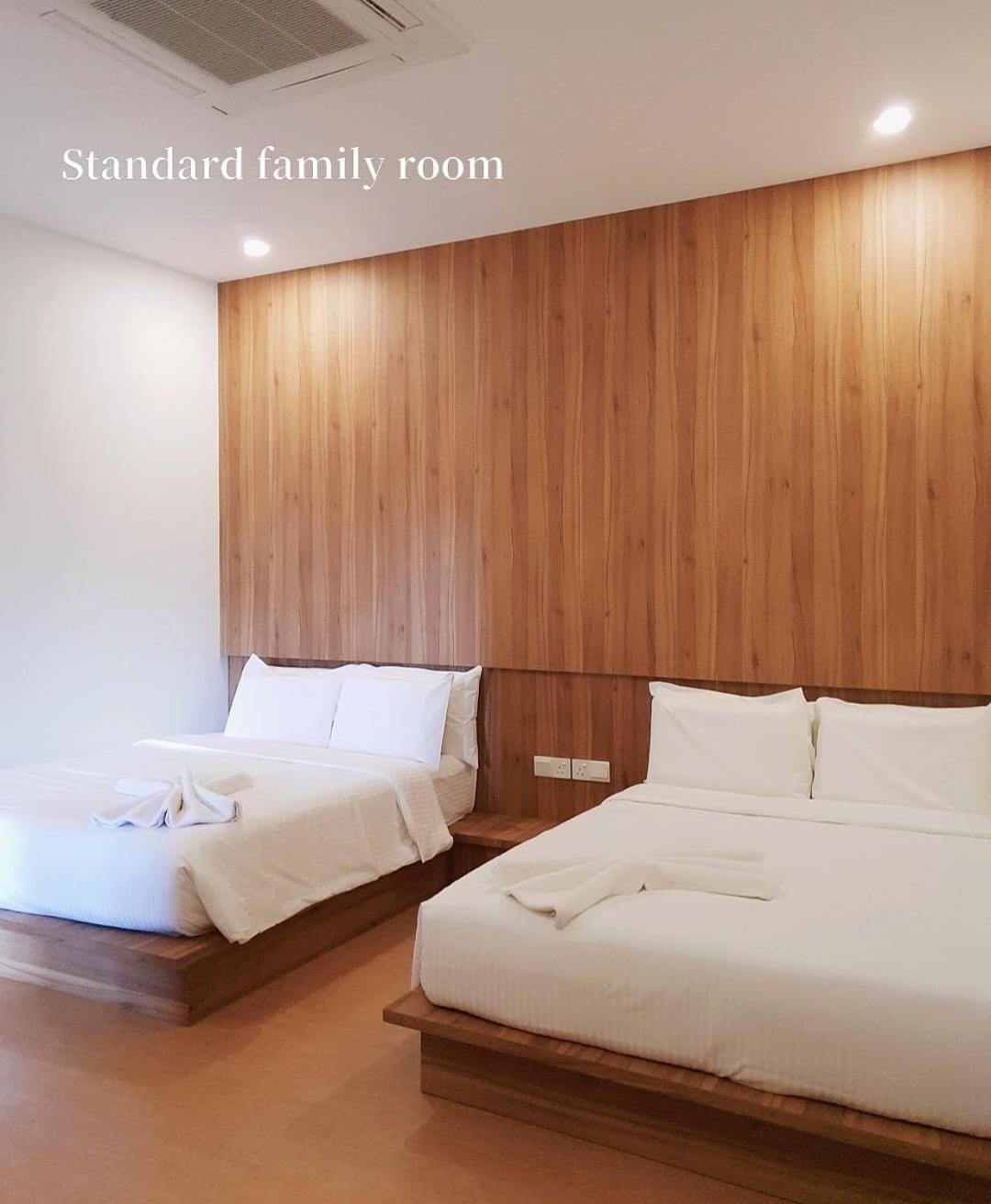 Family, No Window