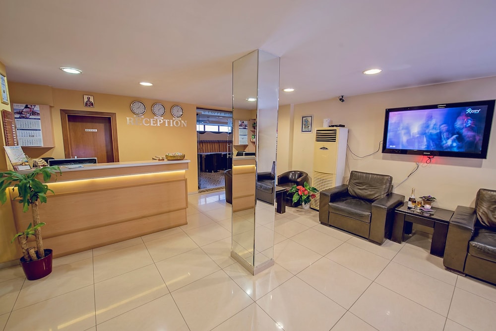 Victoria Hotel 7/50