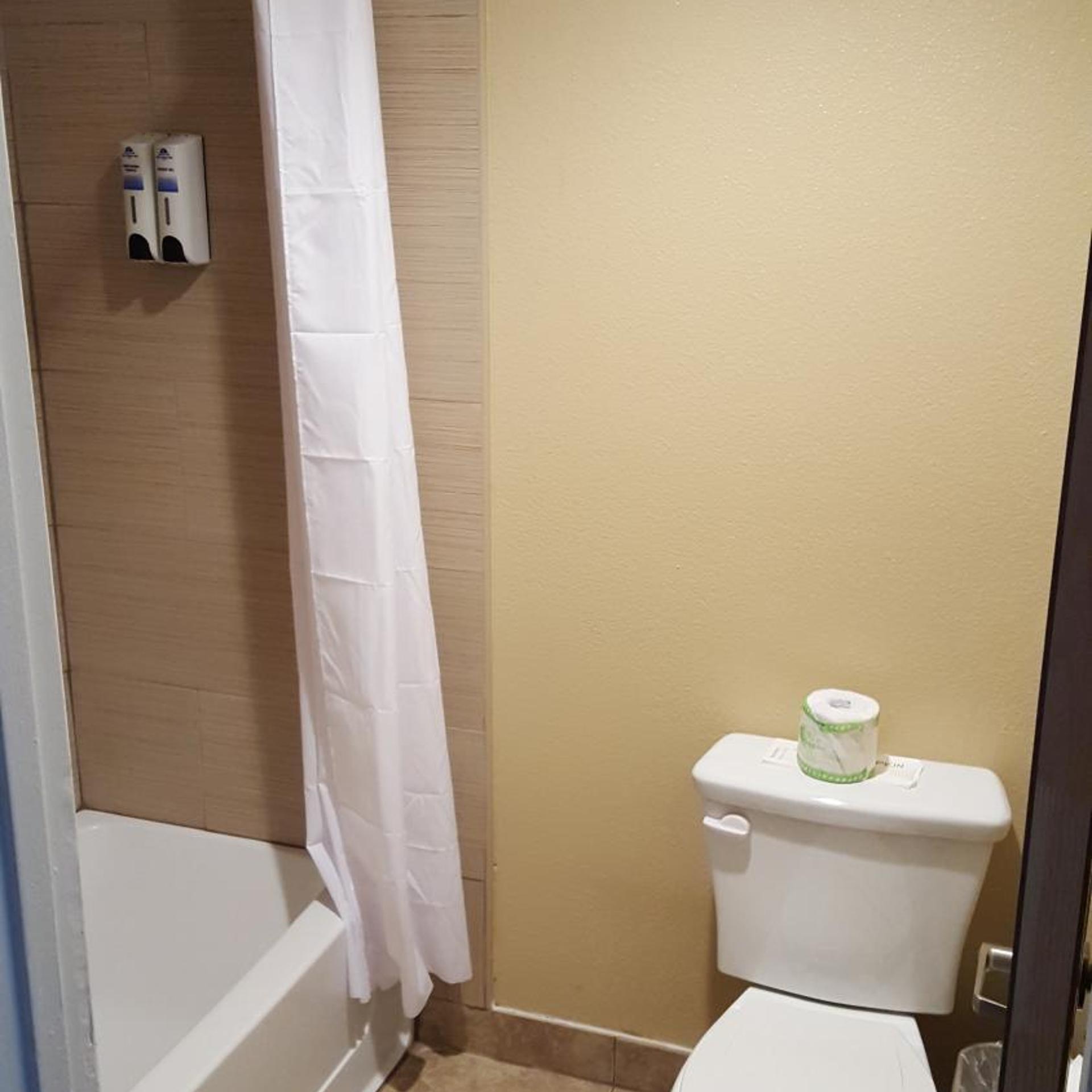 Anaheim Astoria Inn & Suites 21/22