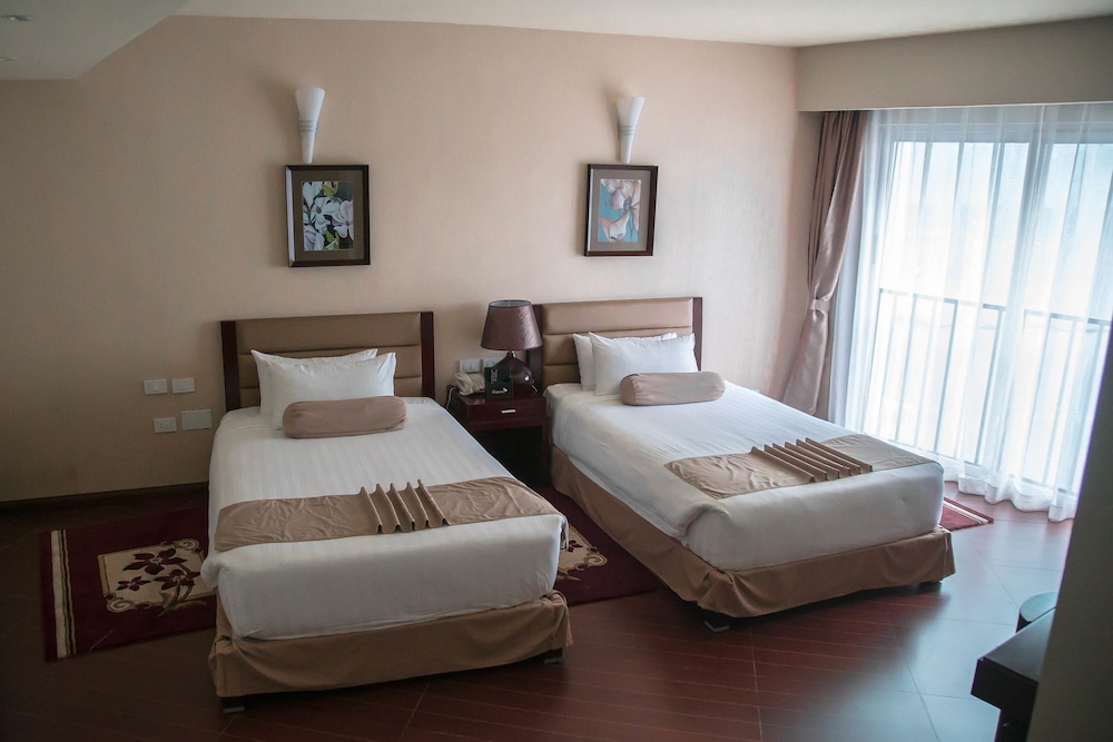 Room, Twin Beds, Hill View