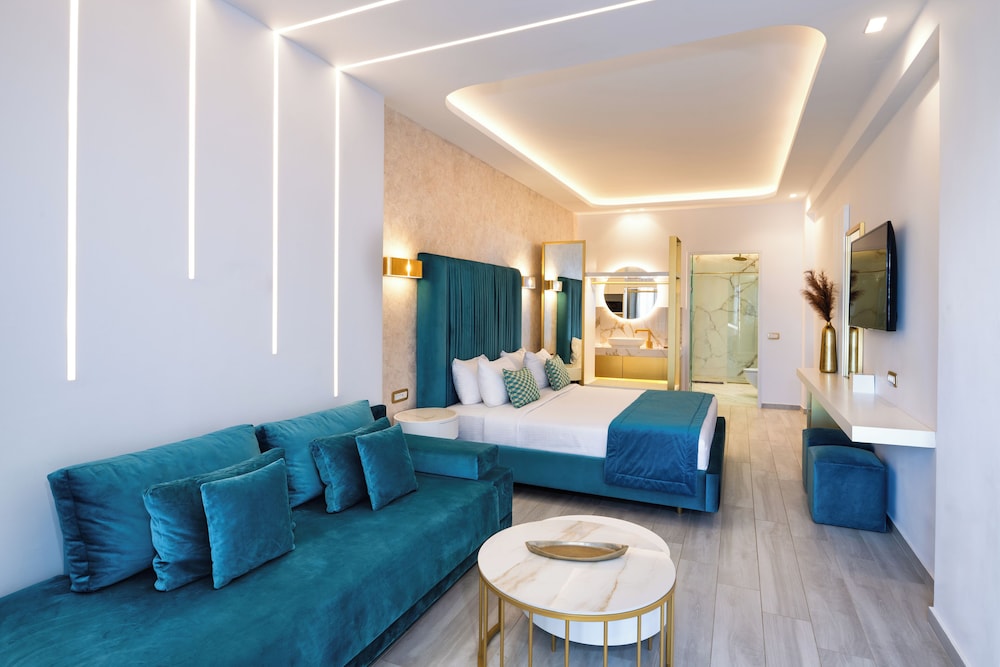 Aura Suites 17/31