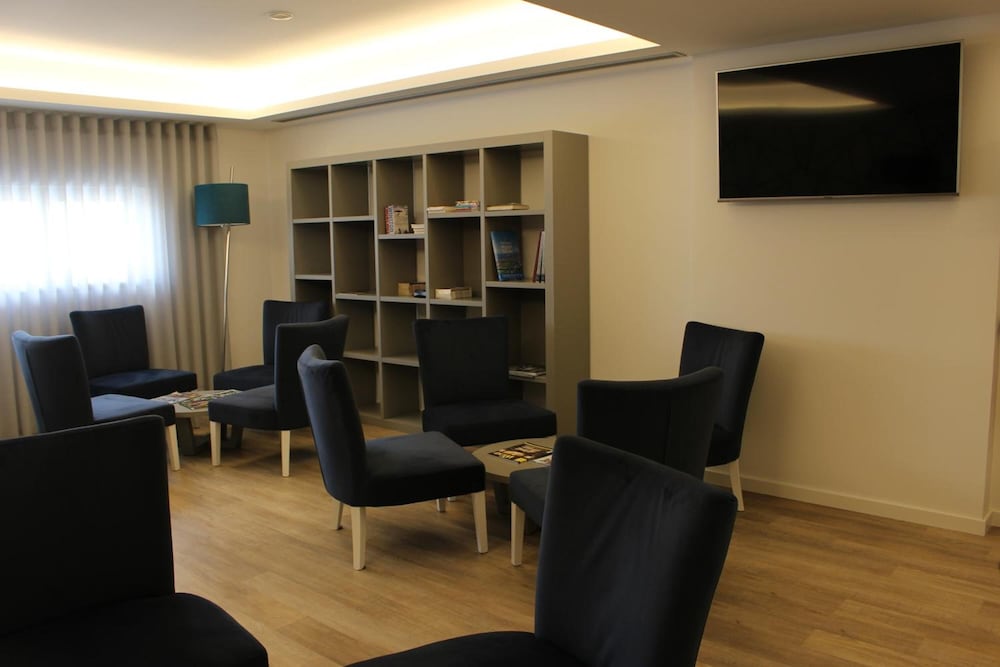 Genesis Hotel 26/30