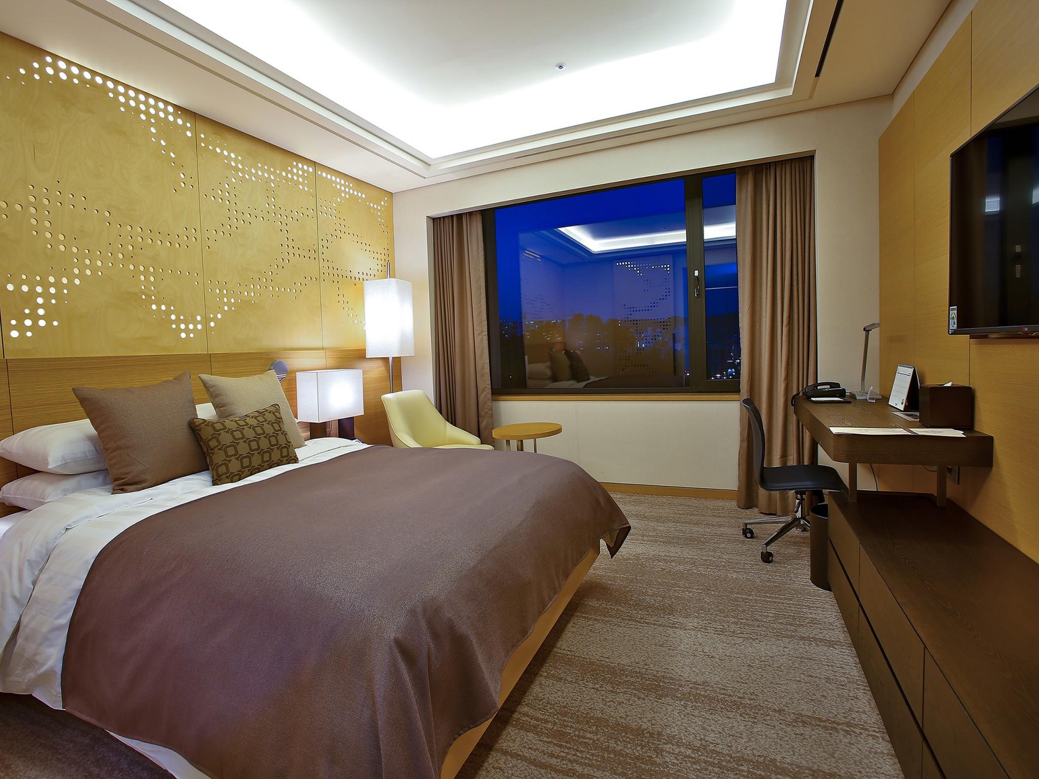 PREMIUM, DELUXE, DOUBLE BED
