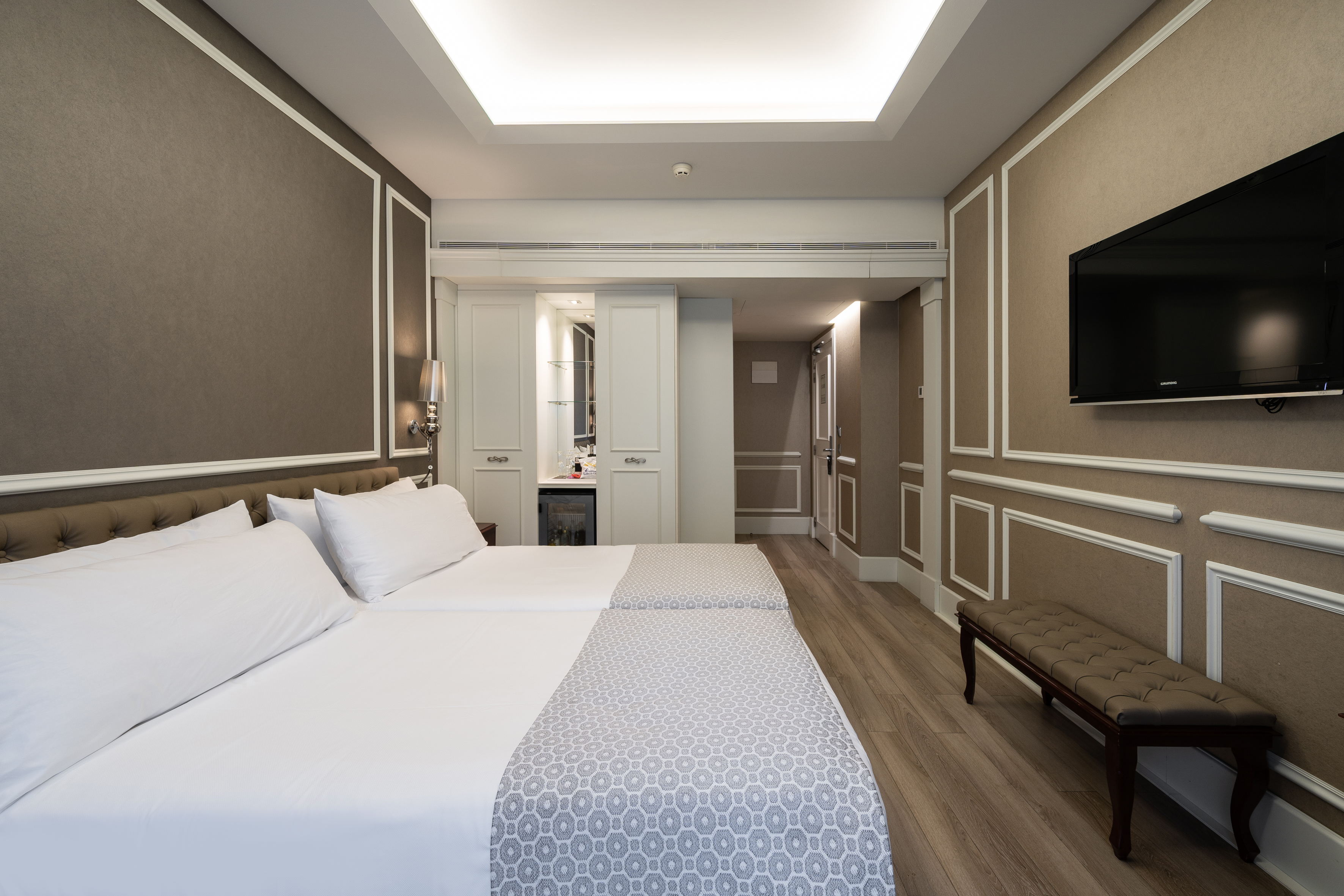 ROOM, DOUBLE BED, GRAN VIA VIEW