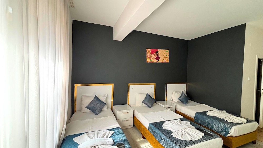 Moonbow Beach Hotel 6/50