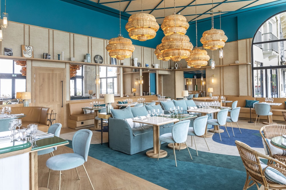 Hotel Le Cafe de Paris 33/50