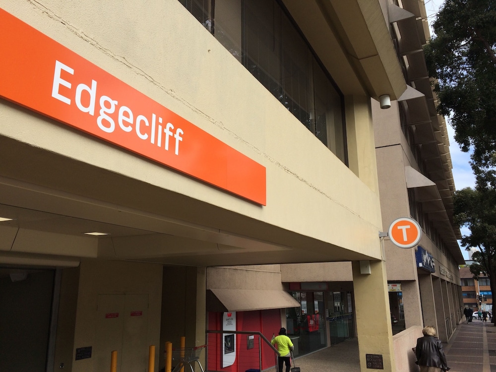 Edgecliff Lodge Motel 4/67