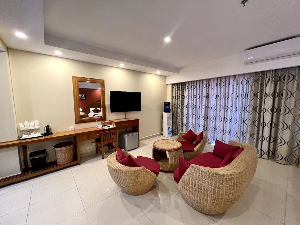 Aristocrat Residence Hotel 52/80