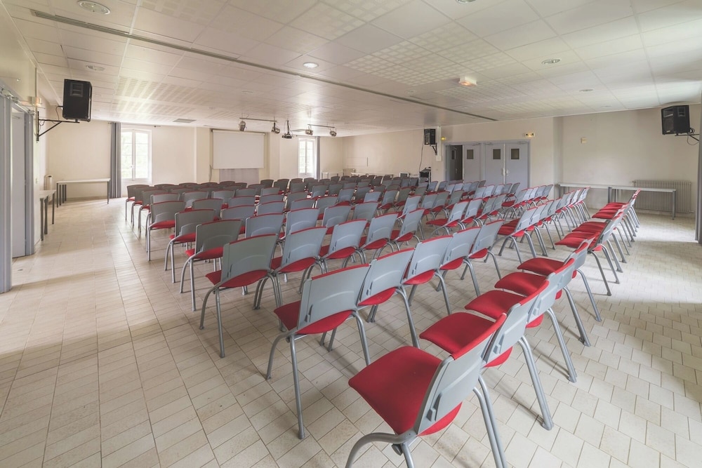 Club Domaine de Chateau Laval 38/49