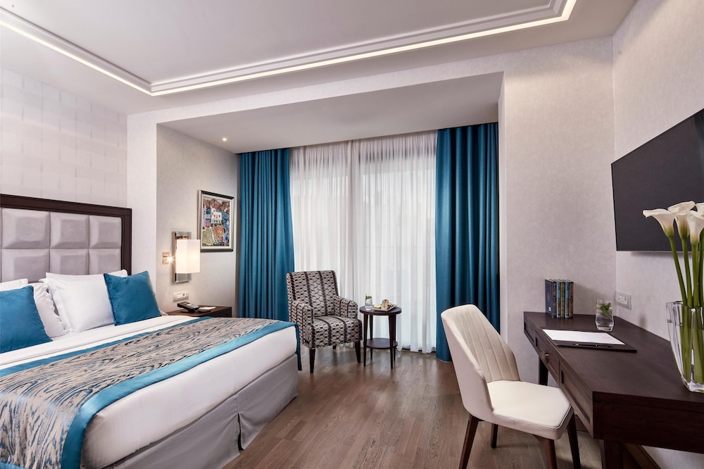 DELUXE, BALCONY