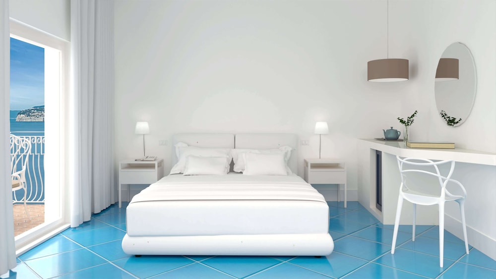 ROMANTIC, DOUBLE OR TWIN BED, SEA VIEW, BALCONY