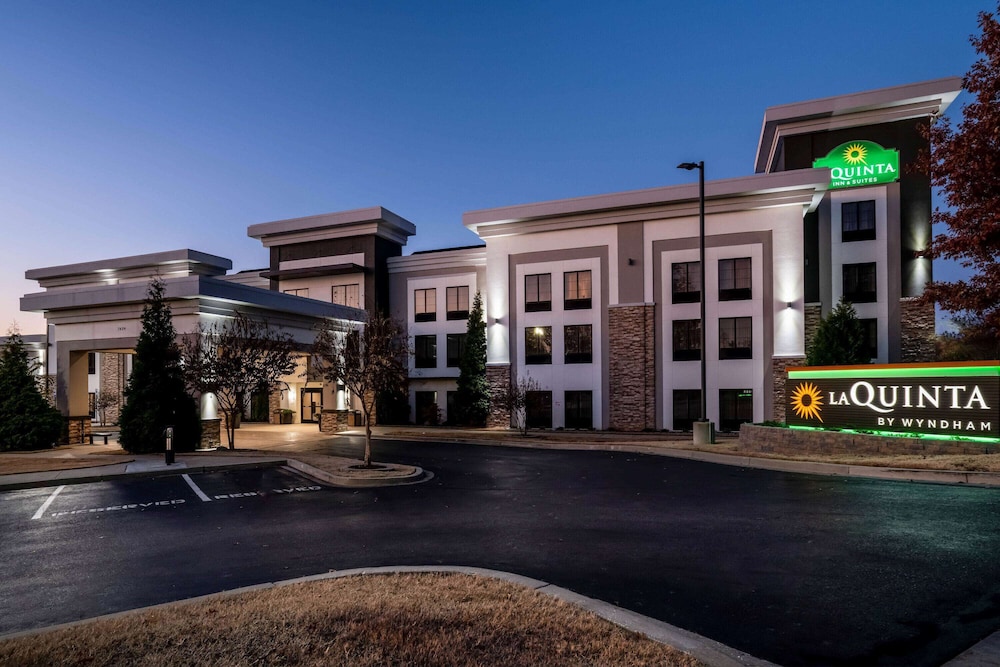 La Quinta Inn Suites By Wyndham Memphis Wolfchase 2/63